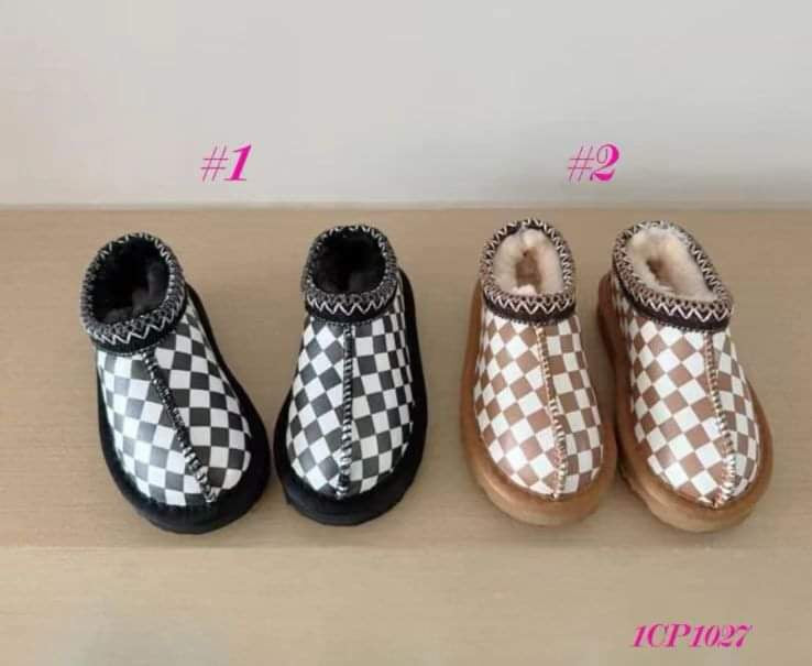 Checkered ugg houseshoes