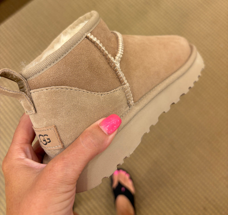 Ugg ultra minis PRE-ORDER (ship in @ 3 weeks)